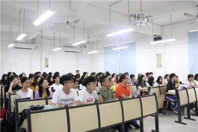 精審細(xì)管，計(jì)日程功 會(huì)計(jì)學(xué)院成功舉辦文化廣場(chǎng)會(huì)計(jì)實(shí)賬培訓(xùn)講座